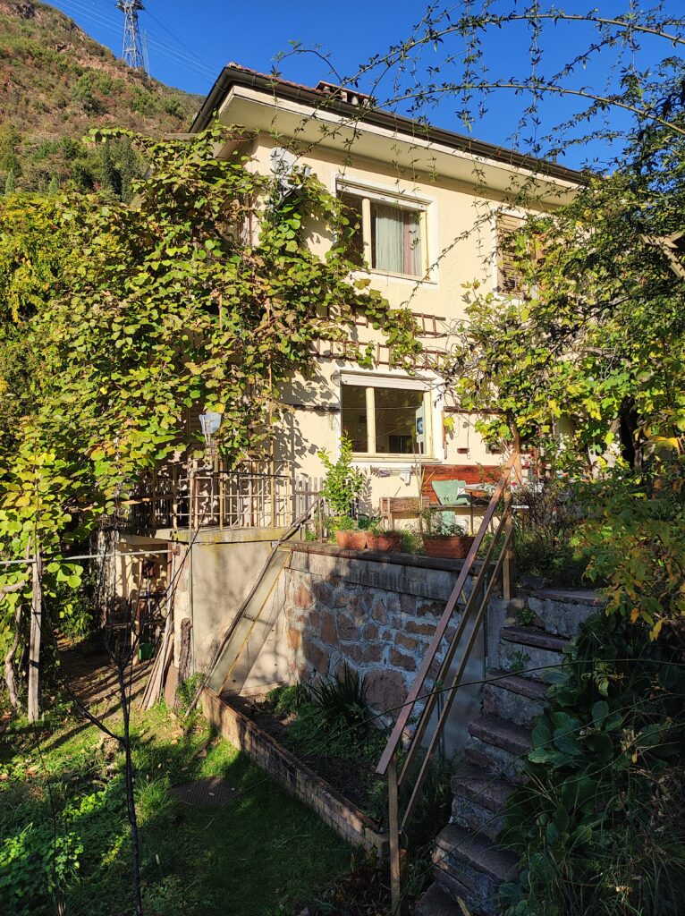 Villa umgeben von Weinbergen nahe Bozen