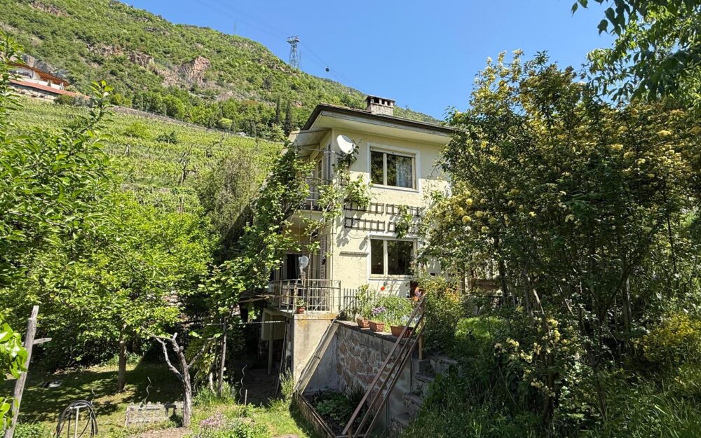 Villa umgeben von Weinbergen nahe Bozen