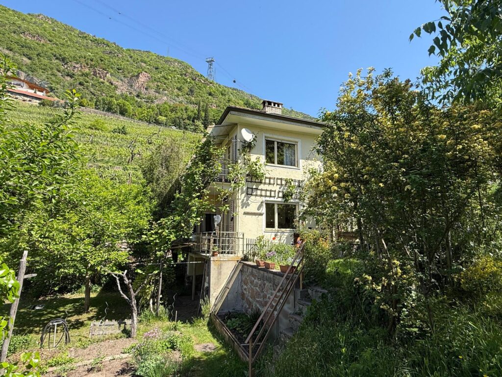 Villa umgeben von Weinbergen nahe Bozen Villa umgeben von Weinbergen nahe Bozen