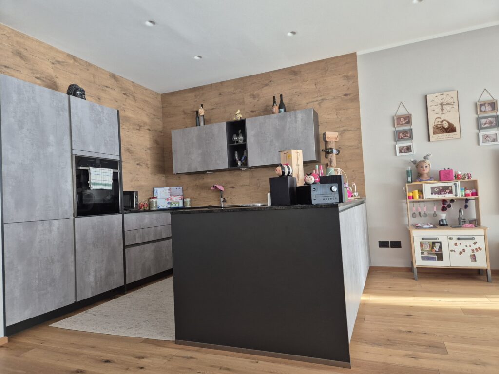 Zentrumsnahe 4-Zimmerwohnung auf 2 Ebenen, neuwertig mit schöner Terrasse in Bruneck