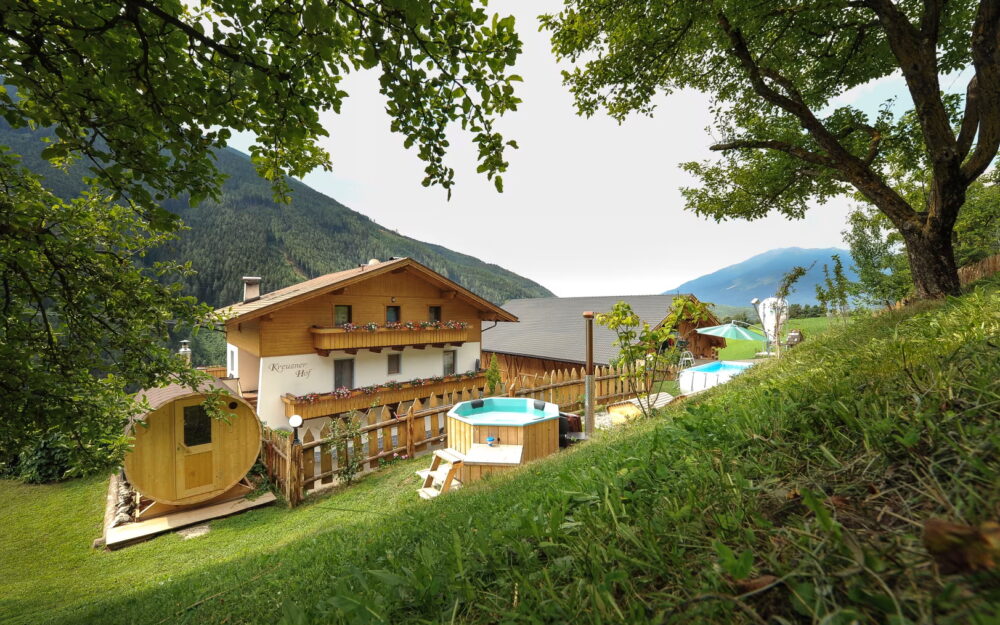 Geschlossener Hof mit 4 Wohneinheiten in Lüsen