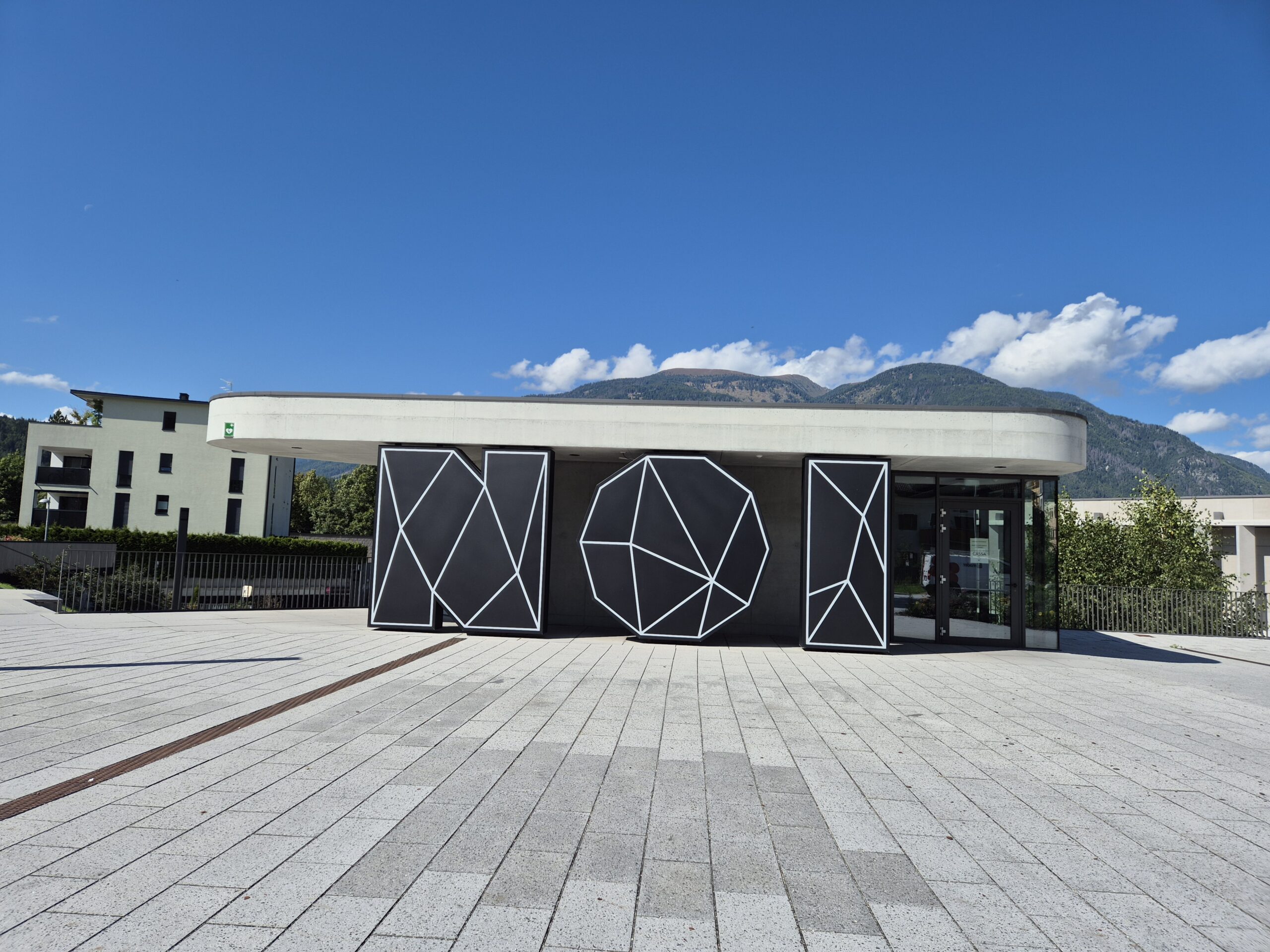 Posti auto nel parcheggio sotterraneo del “NOI” a Brunico