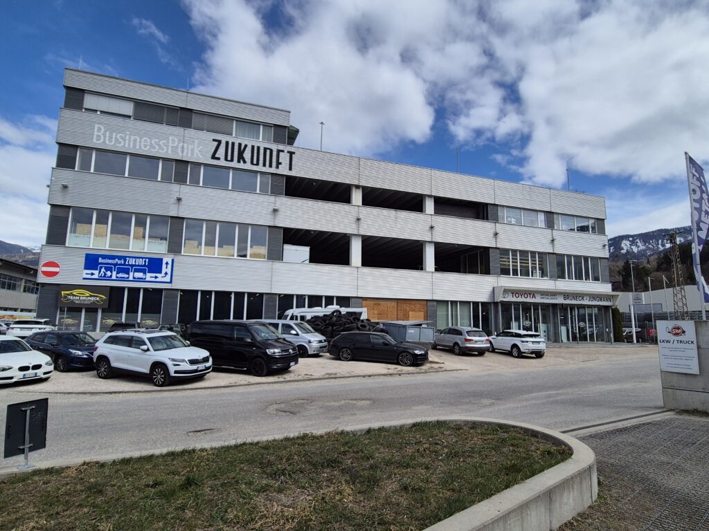 Posto auto in Zona Industriale a Brunico