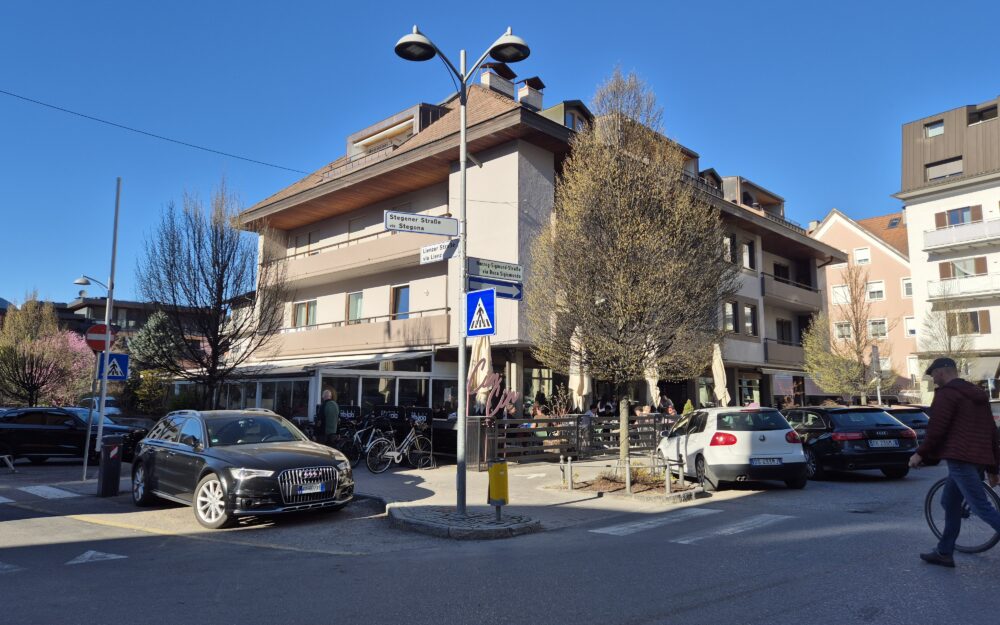 Bar/caffetteria ben avviato in posizione centrale a Brunico