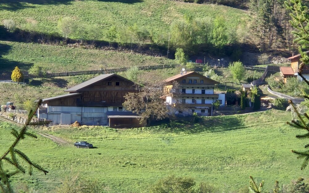 Maso chiuso con 4 unità abitative a Luson