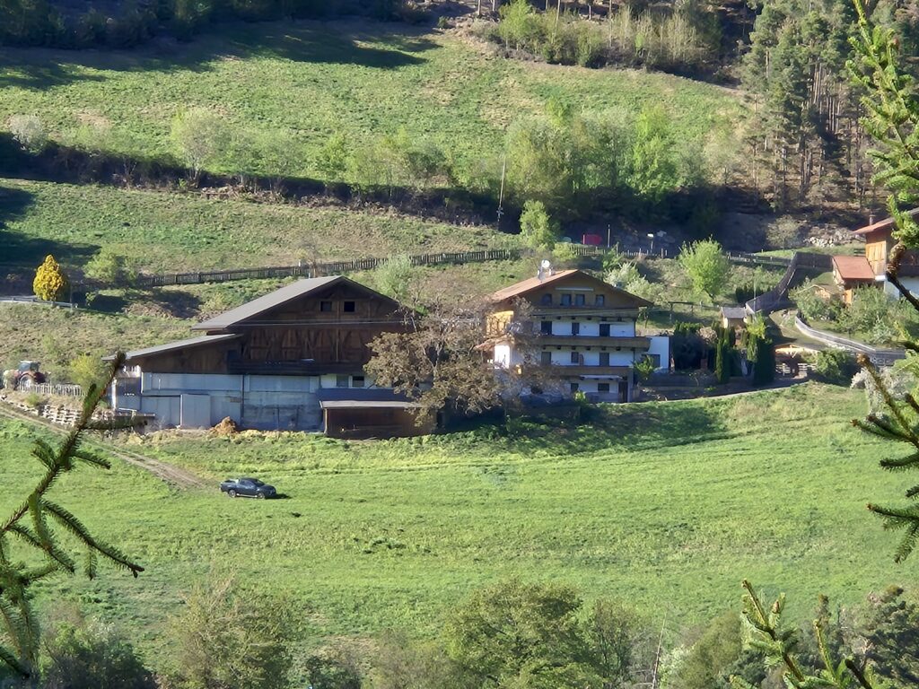 Geschlossener Hof mit 4 Wohneinheiten in Lüsen
