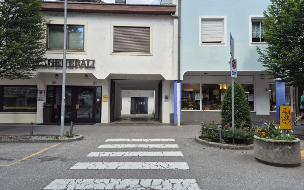 Überdachter Stellplatz in Tiefgarage im Stadtzentrum