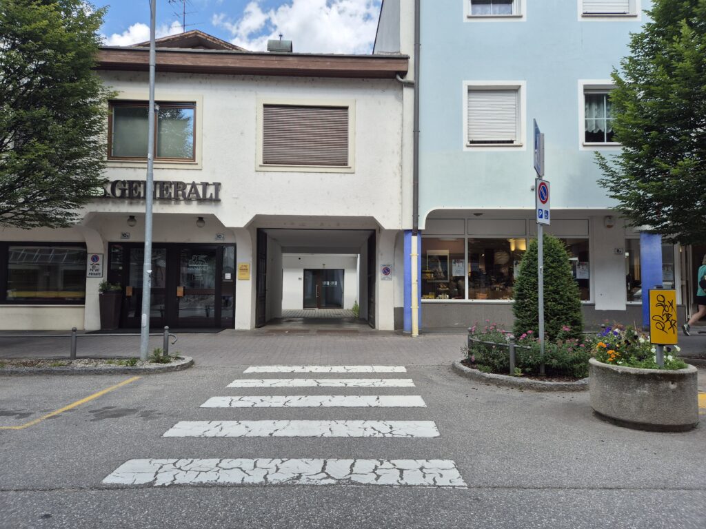 Überdachter Stellplatz in Tiefgarage im Stadtzentrum